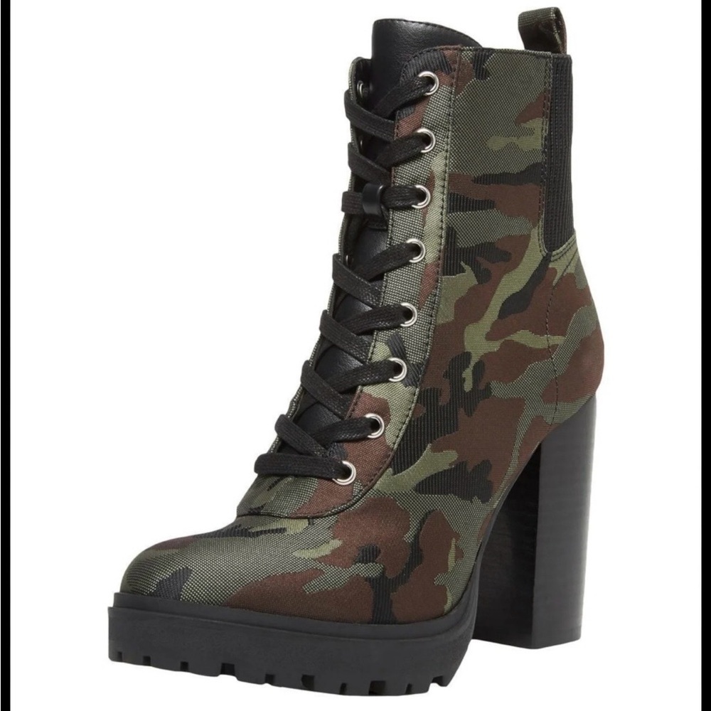 Women’s Steve Madden Latch Combat Boots in Camouflage Size 7.5